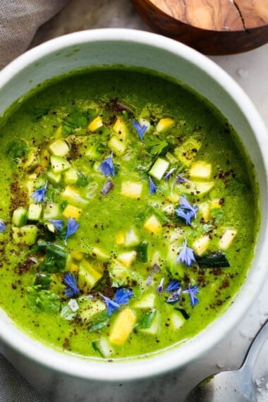 Here's a refreshing recipe for Green Gazpacho - a chilled raw soup, made with fresh garden ingredients that can be made in 15 minutes. A nourishing and delicious summer treat!Â