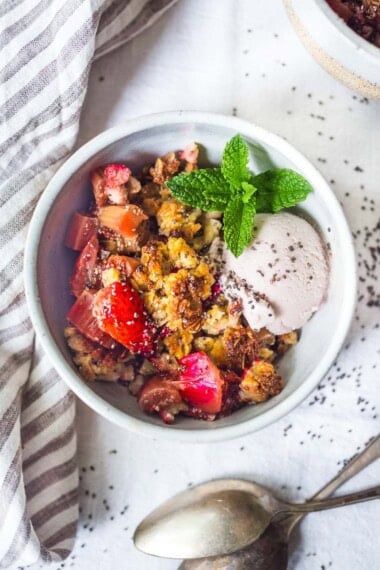 strawberry rhubarb crisp in a bowl.