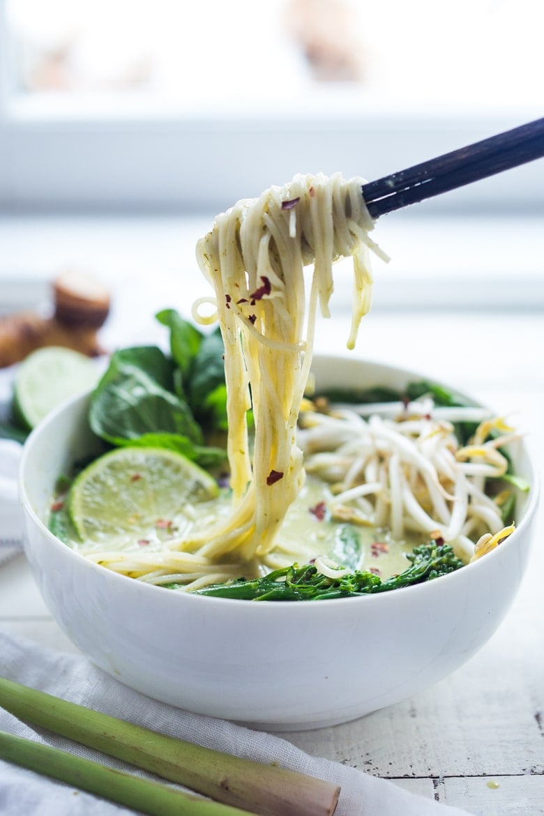 Thai Green Curry Noodle Soup - a simple easy dinner recipe loaded up with healthy veggies and your choice of chicken of tofu. | #noodlesoup #thaisoup #greencurry #currynoodles #vegan www.feastingathome.com